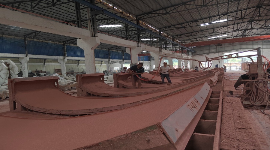 彩色GRC幕墻構(gòu)件生產(chǎn)中 彩色GRC幕墻構(gòu)件生產(chǎn)中