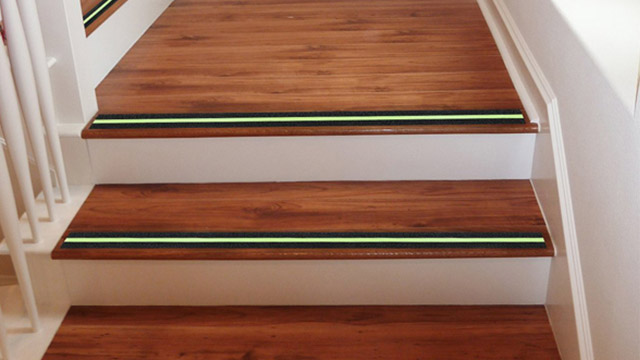 別等摔了才考慮防滑！玉寰防滑膠帶廠家有優(yōu)勢！