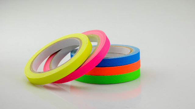 布基膠帶和<i style='color:red'>透明</i>膠帶哪個好？